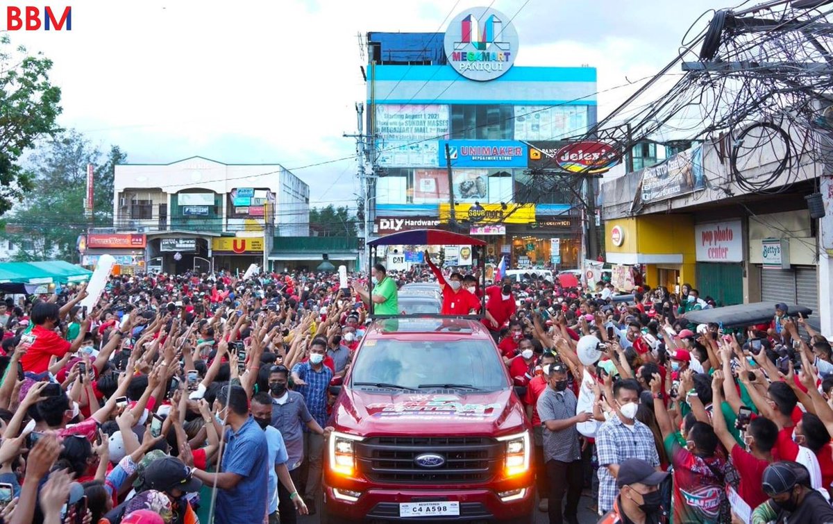 bongbongmarcos's tweet photo. Hanggang ngayon ay di pa rin kami makapaniwala sa naging pagtanggap ninyo sa Uniteam BBM-Sara, Tarlaqueno! 

Tunay nga na sa inyong pagsama sa aming alyansa ay abot-kamay na natin ang pagkakaisa ng buong bansa! https://t.co/4va0H0lNij