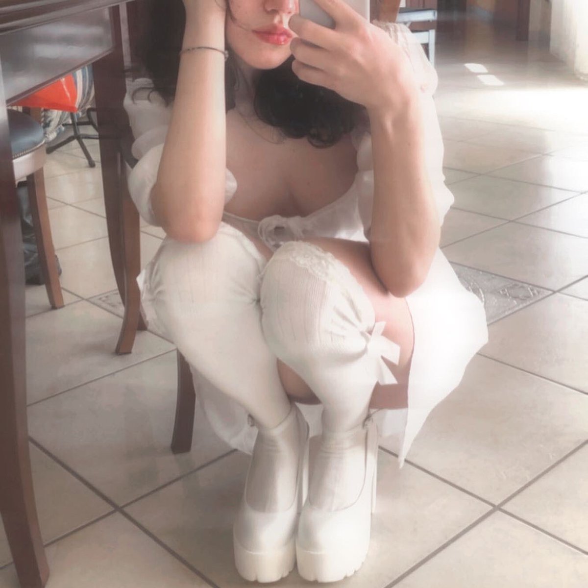 allen__404's tweet photo. I've tried a dress of my sister. I wanted to feel cute. Sometimes it's hard to accept ourselves but I'm improving with it,,,, slowly I'm making my world without toxic influences and people. Go dress like you want and kiss your body!!! https://t.co/g0osCPsmAV