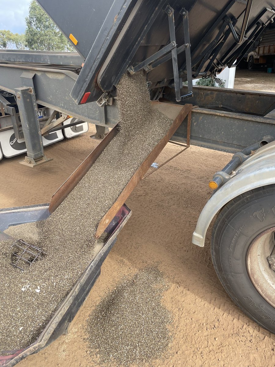 Cracking idea on the A trailer of our sowing contractor truck. 🚚

No unhooking or jack knifing

Works great in paddock also with seed cart elevator getting seed form A trailer and fert from the back! Very nifty

#makelifeeasier