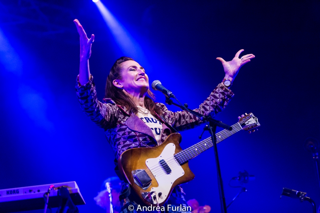 OffTopicWeb's tweet photo. Joan As Police Woman @ Santeria, Milano, 20 marzo 2022
Articolo di Elena Di Tommaso e immagini di Andrea Furlan
#offtopicmagazine #magazine #music #review #recensione
@joanaspolicewoman @andreafurlan63 @ditommasoelena #joanaspolicewoman @santeriamilano
https://t.co/I3r8cob5Qk https://t.co/wXOufG9caR