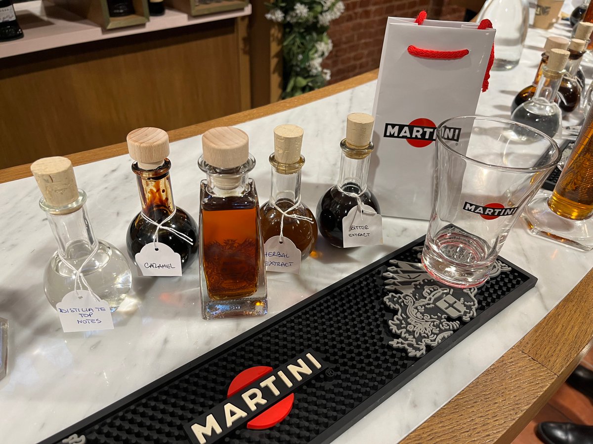 fiveintravel's tweet photo. 🎂UN COMPLEANNO "SENSAZIONALE"
Ieri ci siamo concessi un pomeriggio alternativo presso #CasaMartini.
Dopo aver esplorato le sale del museo abbiamo preso parte alla sensazionale "Vermouth Experience!
Conosci questa bevanda? Noi da buoni piemontesi siamo dei veri estimatori! https://t.co/VTJxAEaLdA