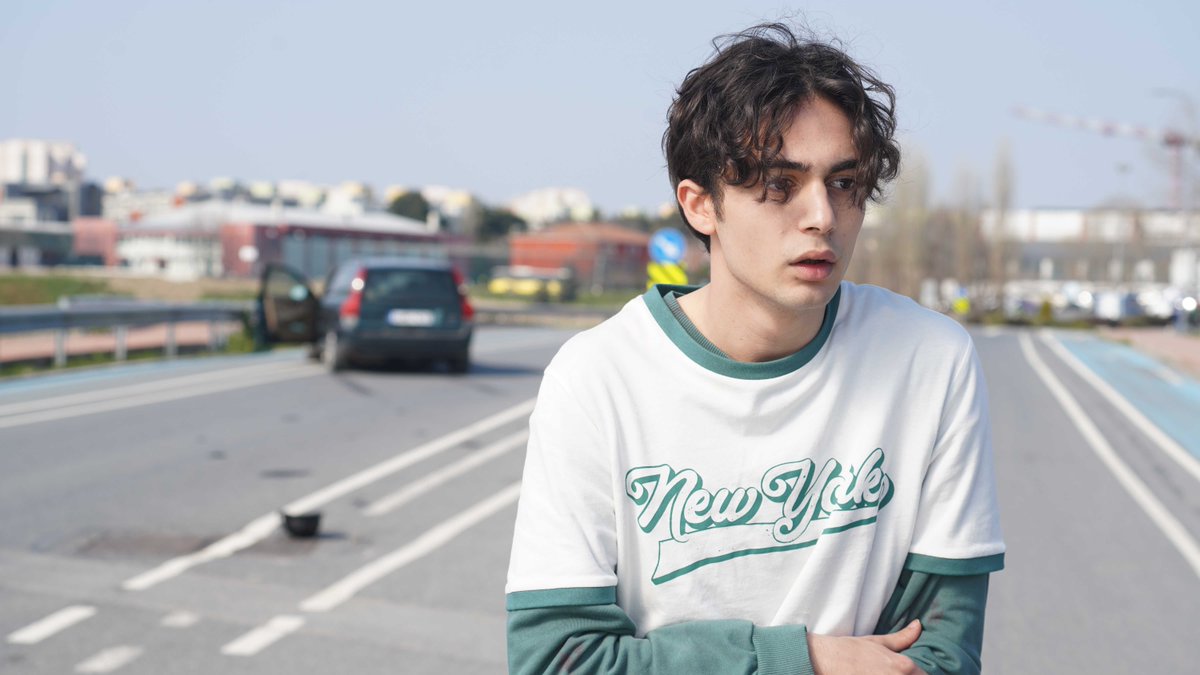 dizilah's tweet photo. It’s premiere day for ATV’s #Hakim 🎬

The Turkish remake of the award-winning series 'Your Honor,' follows Ömer Arif Derman, a respected judge whose life spirals out of control after his son is involved in a hit-and-run accident that results in the death of a mafia boss’ son. https://t.co/gRCMsVQSsL