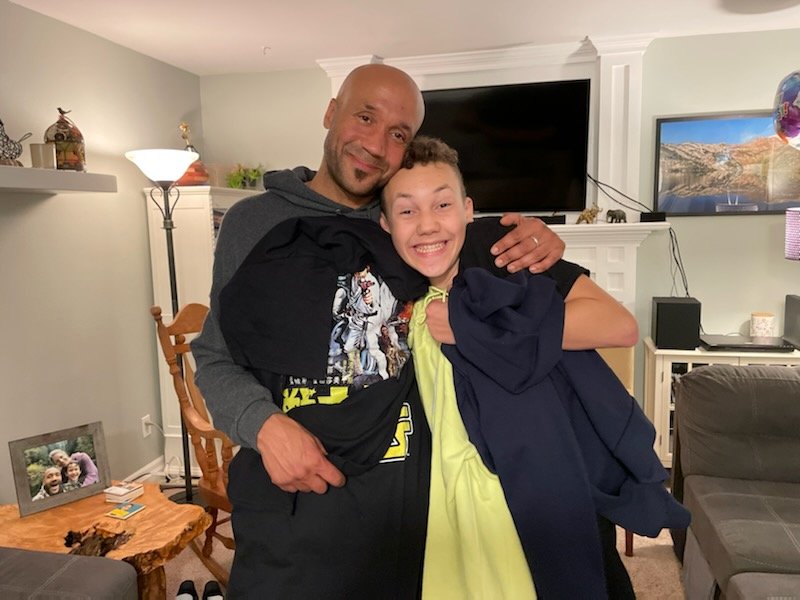 Pokeniv1's tweet image. Yoooo I just had this star wars double birthday with my dad. BROOOO look at these decorations 🔥  @MarkHamill