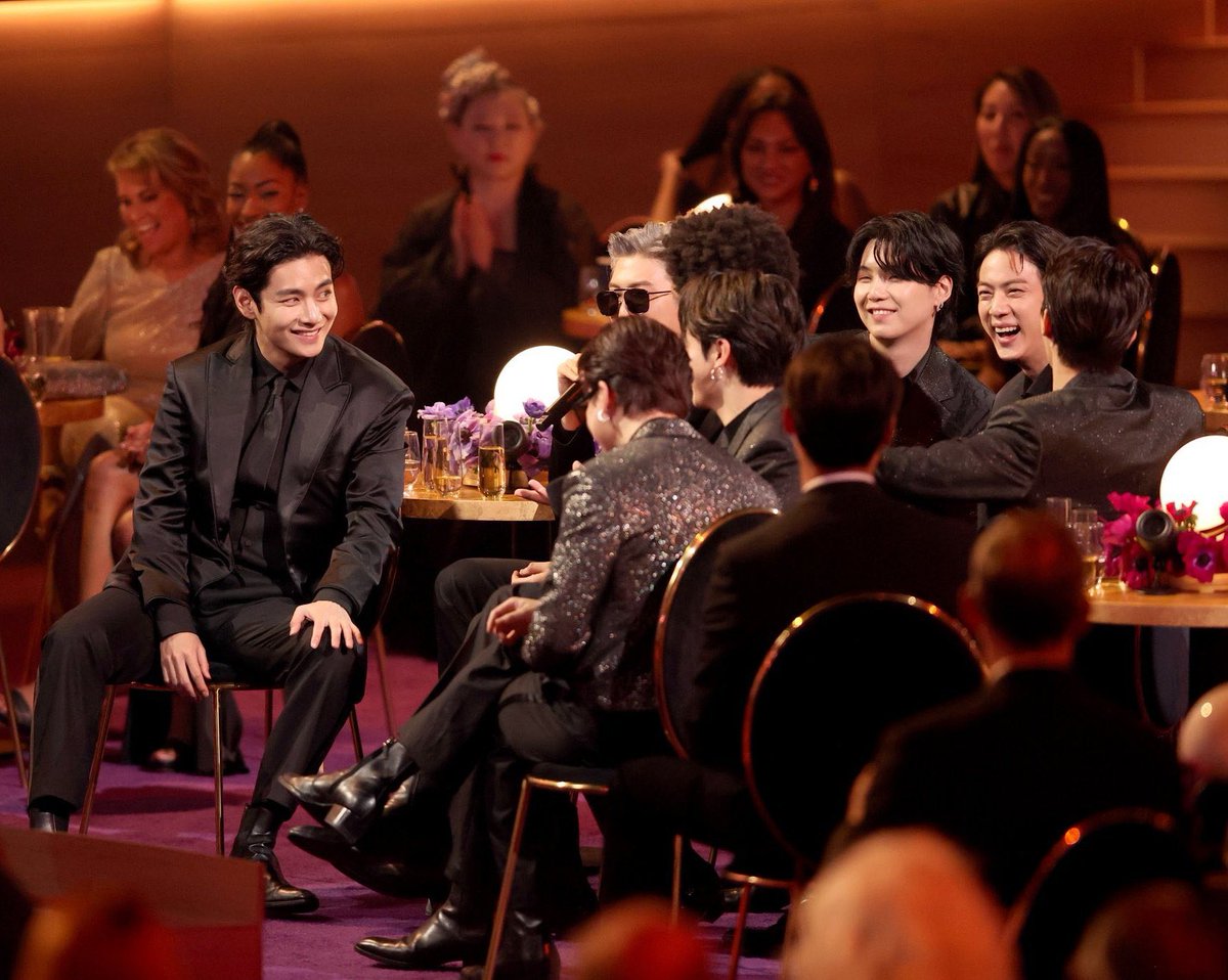 Estoy orgullosa de todo lo que han logrado, gracias por llenar nuestros corazones de alegría y cariño
Siempre los número 1 💜