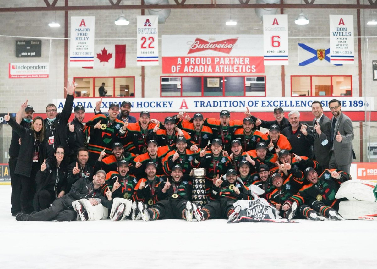 PatriotesUQTR's tweet photo. ON VOUS L’AVAIT DIT QU’ON VOULAIT JOUER!!! 🥳🥳🥳

#championscanadiens 🏆🇨🇦 https://t.co/sEJYHsuhfa