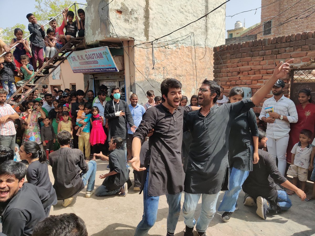 sukhmanch's tweet photo. Street play 'Pehal' directed by @ShilpiMarwaha at Faridabad, Haryana
.
#sukhmanchtheatre #shilpimarwaha #sukhmanch #nukkadnatak #streetplay https://t.co/Smlgoq41Qq