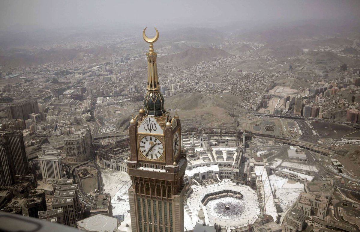 معلومة للإيرانية: أبراج الساعة مشروع وقفي مخصص ريعه لخدمة المسجد الحرام 

تعليق: 
ترا قد قالوا أن أبراج البيت من علامات الساعة… والحين مب عاجبهم الشكل يقولون يحجب الرؤية… عاد انتظروا الإصدار الجديد من الهبد
بالأول والأخير، يظل كل شيء عندنا حلم بالنسبة لهم.