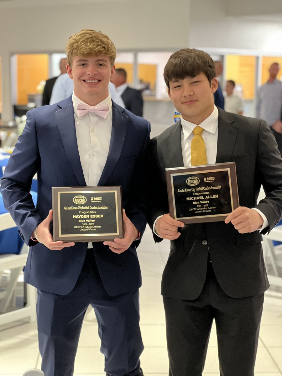 Congrats to these two Senior Tiger FB players. <a href="/HaydenEssex/">Hayden Essex</a> and <a href="/mallen_20/">Michael Allen</a>. Both recipients of the GKCFCA scholar athlete award and scholarship. Both exemplify #LLC.