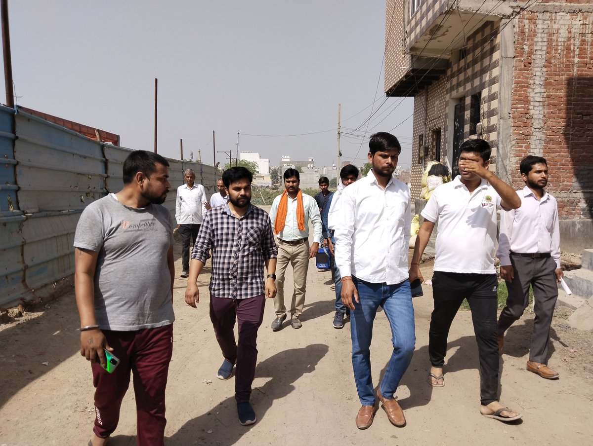 Sunilduttboxer's tweet photo. मैं घर से अकेला ही चला था
लोग साथ आते गए और कारवाँ बनता गया
जनसम्पर्क 3/4/2022 रविवार
#सुनील_दत्त_शर्मा (#बोक्सर)
#पार्षद_प्रत्याशी_वार्ड25_फरीदाबाद
#परिवर्तन
#वार्ड25
#फरीदाबाद
#Cleanpoltics
@Bhaishivdutt @BabaRamkewal @DrSushilKrGupta @rajeshnagarfbd https://t.co/4k5BJ74D8y