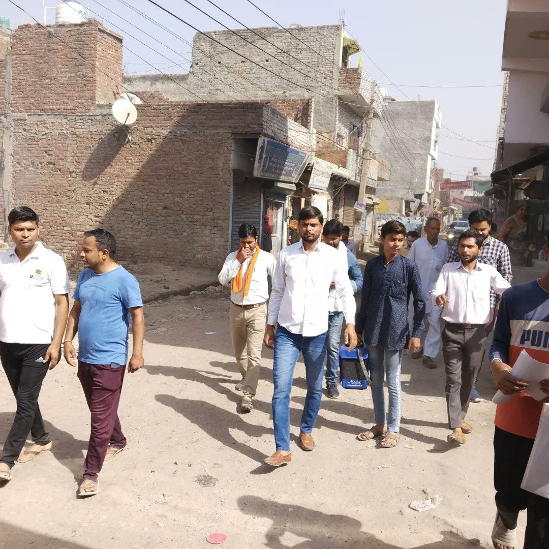 Sunilduttboxer's tweet photo. मैं घर से अकेला ही चला था
लोग साथ आते गए और कारवाँ बनता गया
जनसम्पर्क 3/4/2022 रविवार
#सुनील_दत्त_शर्मा (#बोक्सर)
#पार्षद_प्रत्याशी_वार्ड25_फरीदाबाद
#परिवर्तन
#वार्ड25
#फरीदाबाद
#Cleanpoltics
@Bhaishivdutt @BabaRamkewal @DrSushilKrGupta @rajeshnagarfbd https://t.co/4k5BJ74D8y