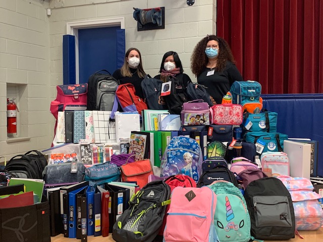 Im_Mrissa's tweet photo. Charity Projekt 🕊️

In den vergangenen Wochen haben die Schülerinnen und Schüler (Sach)Spenden für  Welcome Collective gesammelt. Das Ergebnis seht ihr hier. 🎒🏫
Die Organisation unterstützt Flüchtlingsfamilien, die nach Montreal kommen! https://t.co/6ENE1MHmuH