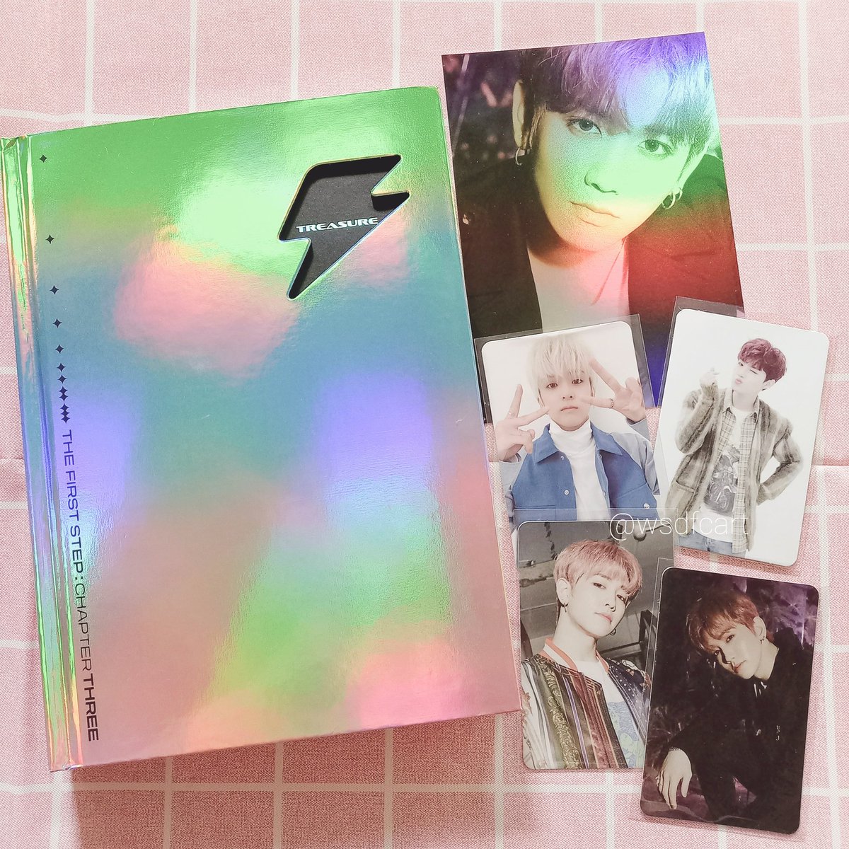 treajeucart's tweet photo. [Help RT/WTS] #pasarTREASURE

TREASURE The First Step : Chapter 3 (MMM) album full set

++ folded poster ✔

💰 RM68 exc postage 📨 DM to buy
⚠️ some pc got some factory defects
🎁 Freegift given, secured packaging
📦 Poslaju RM8 WM/RM13 EM 
#pasartreasureMY #treasuremall https://t.co/icqh3PXu92