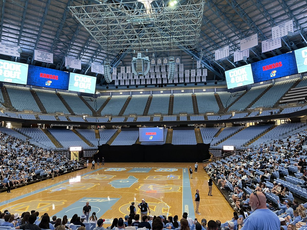 carolinabigblue's tweet photo. Same procedure tomorrow night, everybody.  #goheels #heywoody #gowhereyougo #dowhatyoudo https://t.co/9rsKT4Na9k https://t.co/bdrCDaj7eM