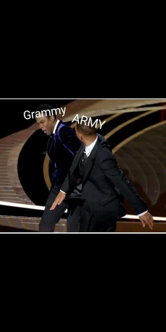 Armybts35901064's tweet photo. @RecordingAcad @silksonic @BrunoMars @AndersonPaak 🖕🖕🖕 https://t.co/R9FHiMd3dS