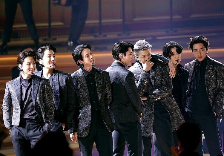 min3lll's tweet photo. PROUD OF YOU BTS https://t.co/v8mNF2wr1t