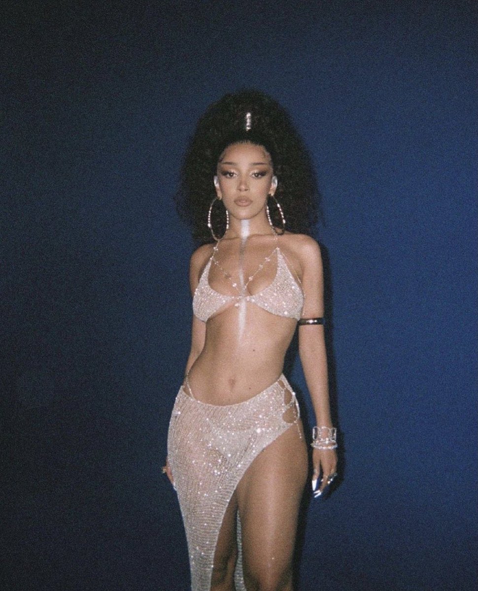 hourlydoja_'s tweet photo. Doja Cat’s Planet Her won Album of the Year in my book https://t.co/PDVaZhezjB