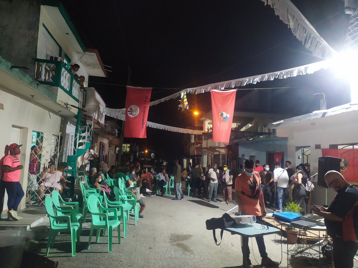 HermesDeCuba's tweet photo. En #SantaClara esperamos los cumpleaños de la @UJCdeCuba y la @OPJMCuba en el barrio, junto al pueblo, en actividad protagonizada por nuestro Destacamento Juvenil de los @cdr_cuba @Juvenil60 

#VamosConTodo #Cuba 🇨🇺 https://t.co/QvE0GEZX6O