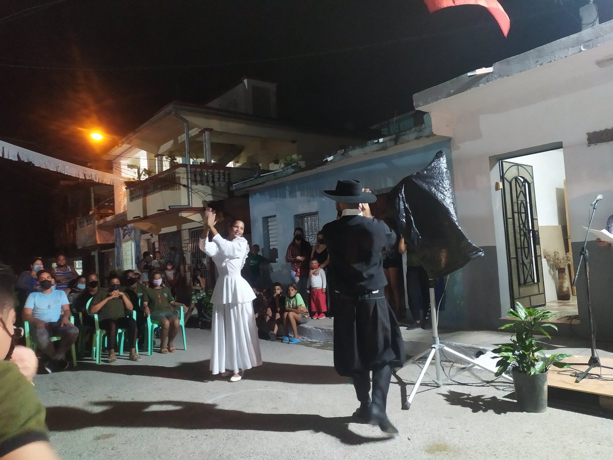 HermesDeCuba's tweet photo. En #SantaClara esperamos los cumpleaños de la @UJCdeCuba y la @OPJMCuba en el barrio, junto al pueblo, en actividad protagonizada por nuestro Destacamento Juvenil de los @cdr_cuba @Juvenil60 

#VamosConTodo #Cuba 🇨🇺 https://t.co/QvE0GEZX6O