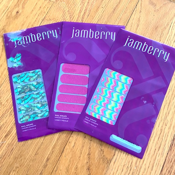 Darling_Nic's tweet photo. So good I had to share! Check out all the items I'm loving on @Poshmarkapp #poshmark #fashion #style #shopmycloset #roxy #jamberry: https://t.co/SYFzPpd5LN https://t.co/izA5SNCmfG