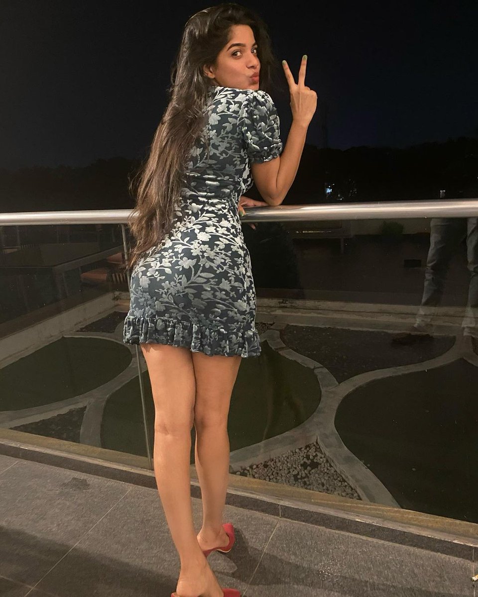 DivyaBharthiFC's tweet photo. Good Morning Guys 🖤🦋 

#DivyaBharathi @divyabarti2801 https://t.co/5jANjRLSDe