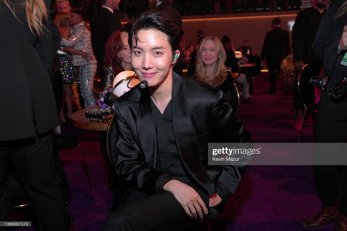 HOB3SHINE's tweet photo. Ele é o homem mais lindo do mundo?? Sim com certeza
As vezes nada é sobre vc as vezes é tudo sobre Jung Hoseok https://t.co/Jjy3VDFhmL