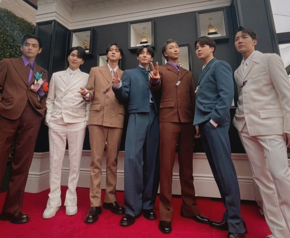 MTNVNT's tweet photo. WE ARE SO PROUD OF BTS https://t.co/IxGTElPvAZ