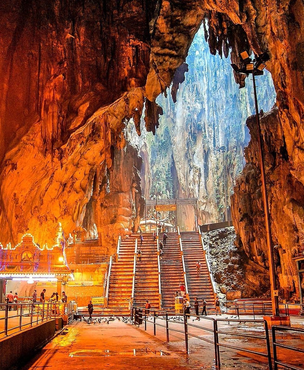 vselenophile's tweet photo. Vibrant Batu Caves - Divine abode of Bhagwan Murugan. https://t.co/UTQCdmU5NF