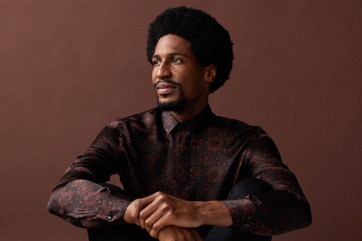 PopCrave's tweet photo. Jon Batiste becomes the first Black artist to win ‘Album of the Year’ since 2008. #GRAMMYs https://t.co/Xu5BKum2po