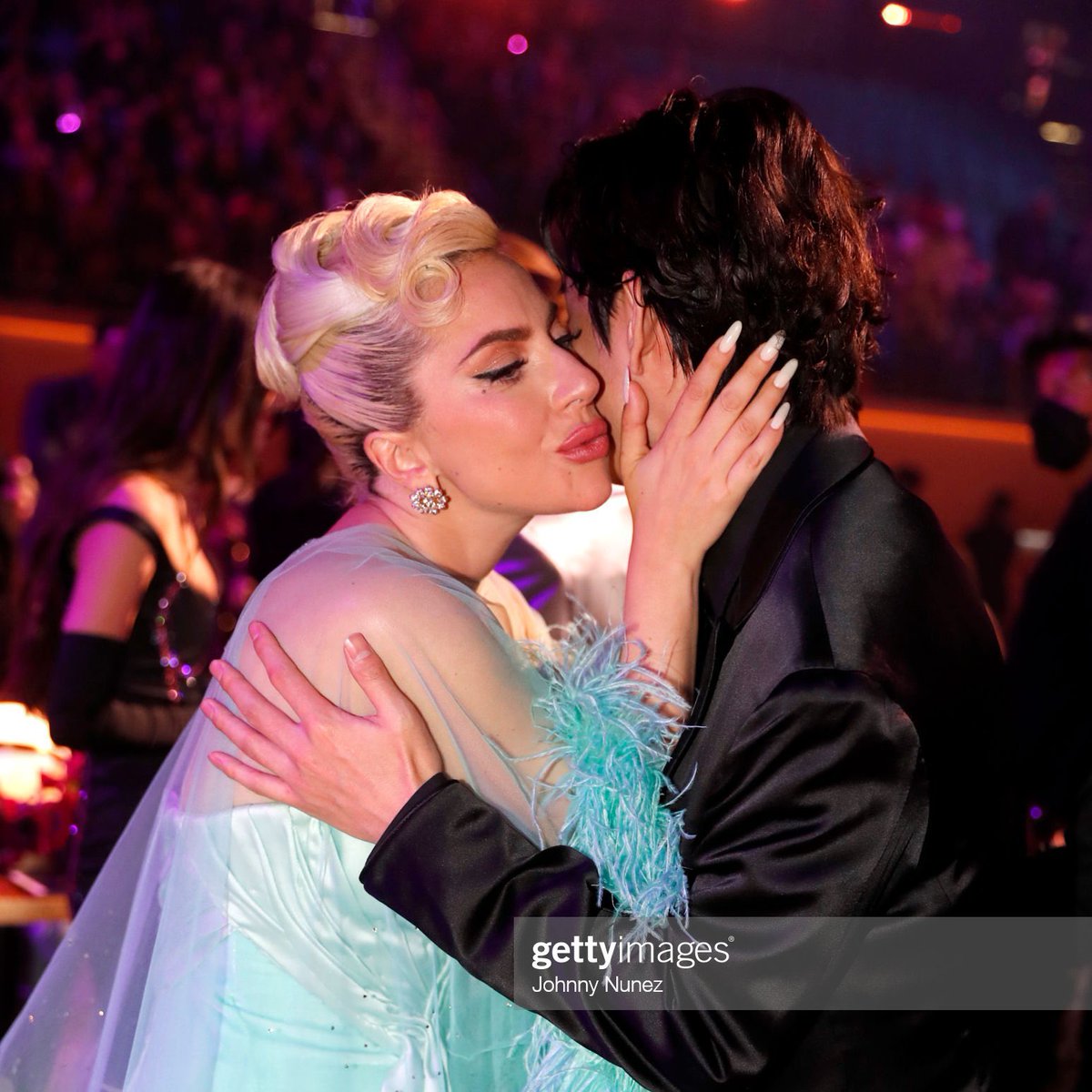 oursvmk's tweet photo. TAEHYUNG WITH LADY GAGA OMG https://t.co/GvxiR1sURt