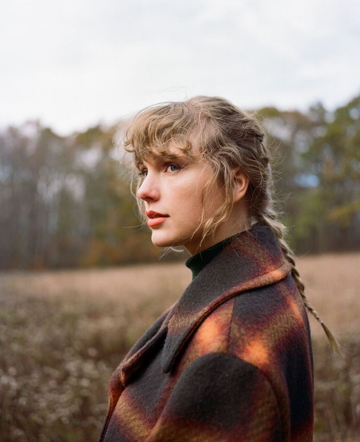 usuario11104's tweet photo. sin intencion de menospreciar a los ganadores, Evermore de Taylor Swift y Positions de Ariana Grande son arte con o sin #GRAMMYs https://t.co/uEkzMatqHa