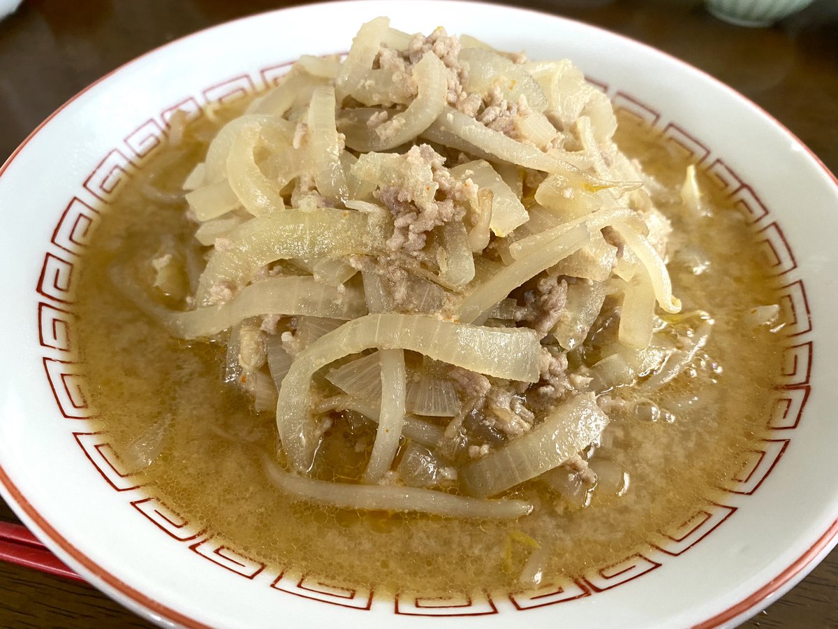 kassouzaru's tweet photo. 今日のランチはこの前買って来た食堂ニューミサの味噌ラーメンを🍜
もやしと玉ねぎ沢山入れて美味しく頂きました😁
#食堂ニューミサ #元祖上越味噌ラーメン #味噌ラーメン #ラーメン #味噌 #ニンニク #玉ねぎ #もやし #ひき肉 #上越 #新潟県 
#newmisa #misa #jyoetsu #niigata #miso #ramen https://t.co/VhPzntPZOv