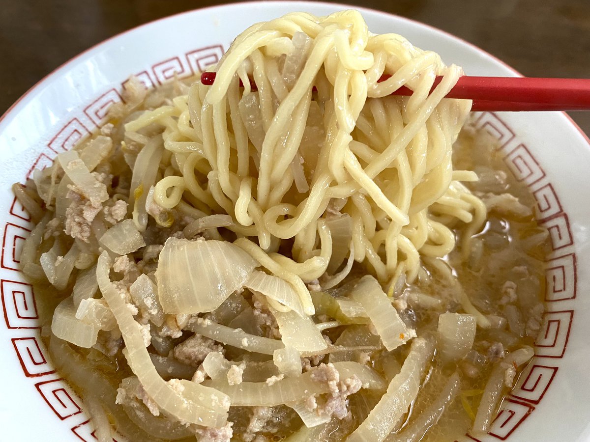 kassouzaru's tweet photo. 今日のランチはこの前買って来た食堂ニューミサの味噌ラーメンを🍜
もやしと玉ねぎ沢山入れて美味しく頂きました😁
#食堂ニューミサ #元祖上越味噌ラーメン #味噌ラーメン #ラーメン #味噌 #ニンニク #玉ねぎ #もやし #ひき肉 #上越 #新潟県 
#newmisa #misa #jyoetsu #niigata #miso #ramen https://t.co/VhPzntPZOv