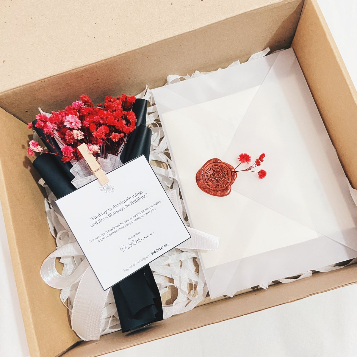 dlitterae_'s tweet photo. How about make your special someone feel ✨more special✨?
Send a love package with a typewritten letter and a mini bouquet — our Sincerity gift box 🤍
Nationwide shipping available 💌
Order thru our website: https://t.co/WCXsEV0hyf
#dlitterae #typewrittenletters #giftideasph https://t.co/NOaKcpikId