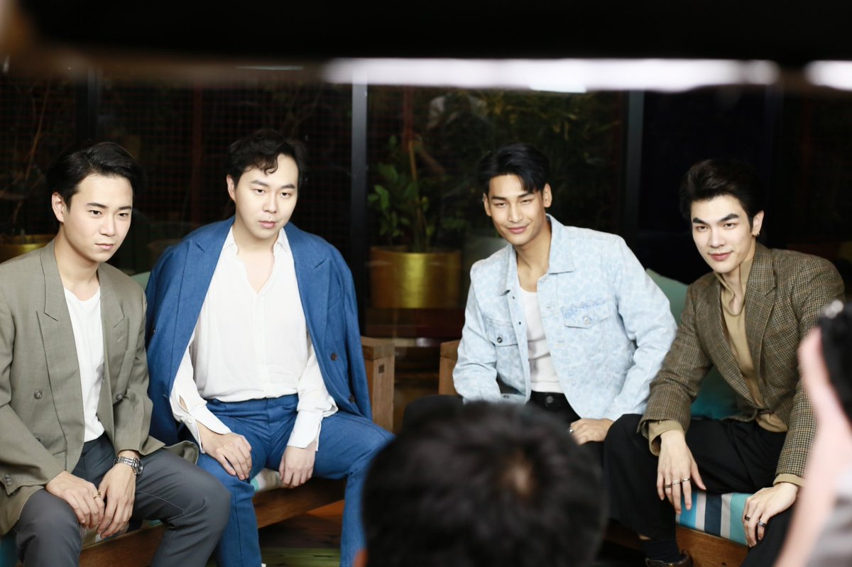 RockyChung2's tweet photo. #KinnPorscheEP1 ดังละที่จีน ขึ้นHot Search ในเวยป๋อ!เพิ่งถ่ายรายการจบกับ #MileApo มา ทั้งสองคนและผมเป็นเด็กธรรมศาสตร์ทุกคนเลย!คุยกันสนุกมาก ทุกคนรอติดตาม #thailandcoming นะครับ 
#KINNPORSCHE #rockychung #钟慕岳 #泰国勤报局 https://t.co/6VJuDEsPvp