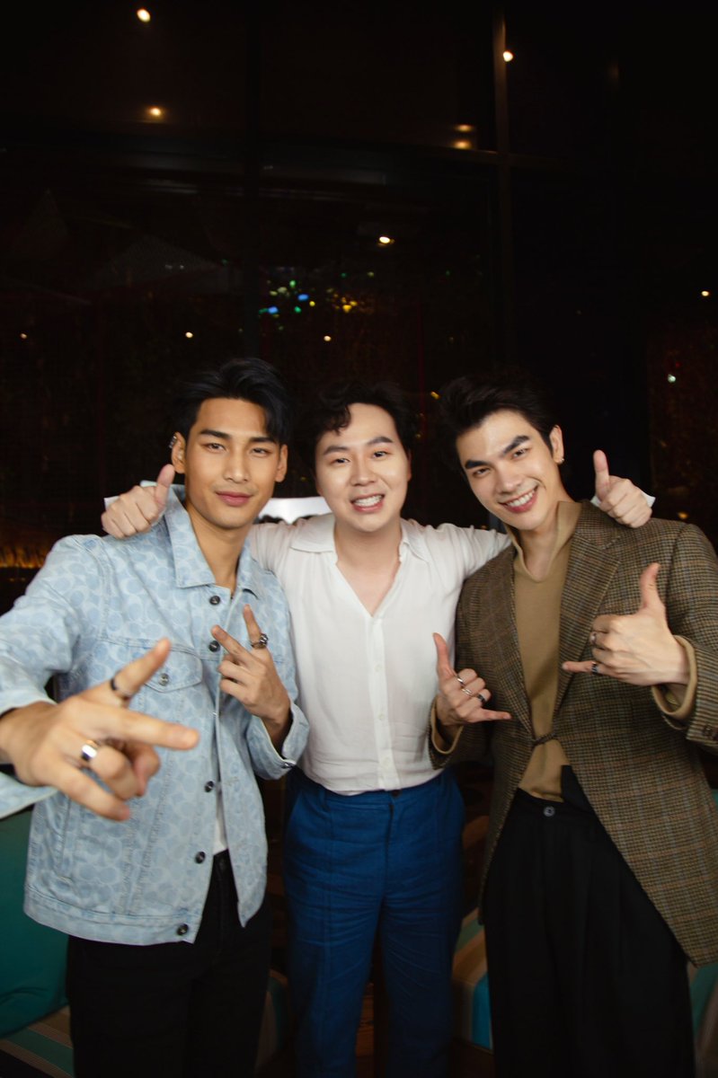RockyChung2's tweet photo. #KinnPorscheEP1 ดังละที่จีน ขึ้นHot Search ในเวยป๋อ!เพิ่งถ่ายรายการจบกับ #MileApo มา ทั้งสองคนและผมเป็นเด็กธรรมศาสตร์ทุกคนเลย!คุยกันสนุกมาก ทุกคนรอติดตาม #thailandcoming นะครับ 
#KINNPORSCHE #rockychung #钟慕岳 #泰国勤报局 https://t.co/6VJuDEsPvp