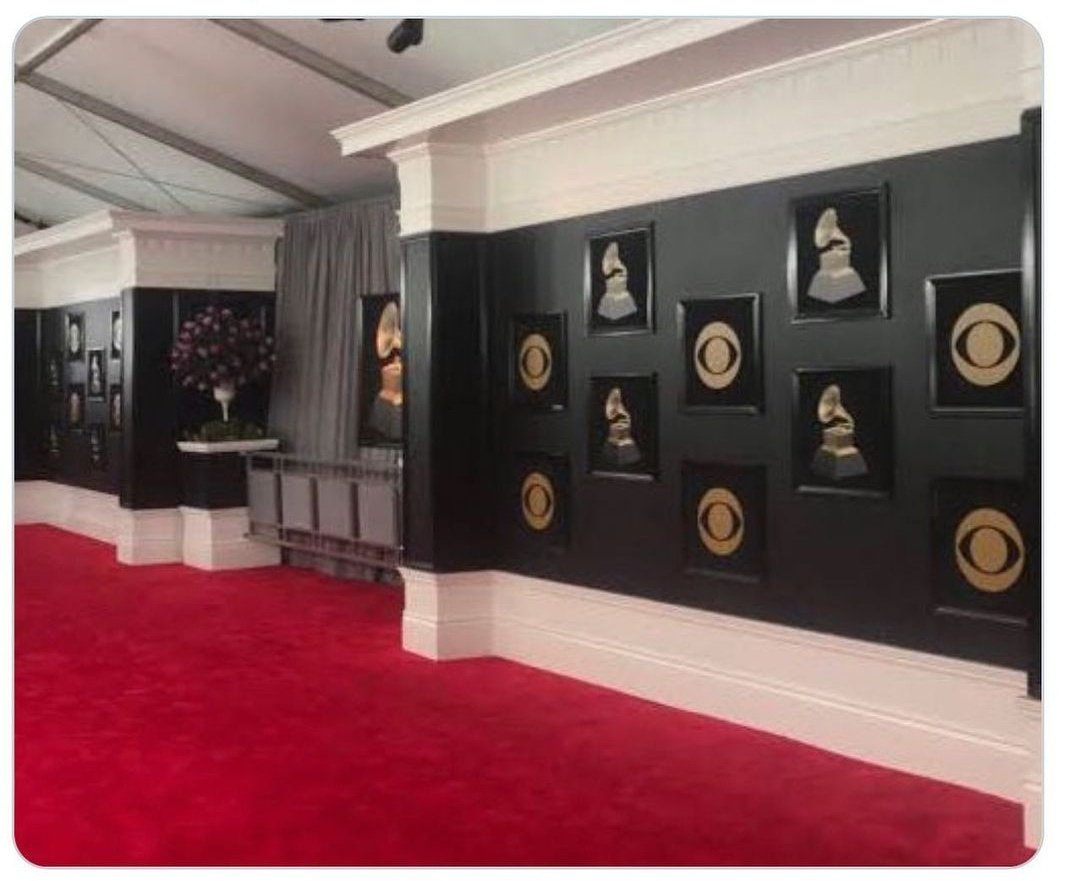 daleplayseries's tweet photo. Selena Gomez ,Taylor Swift y Ariana Grande en la alfombra roja de los #GRAMMYs #GRAMMYsBTS https://t.co/BQn13CBJuf https://t.co/guh1Vh4Z30