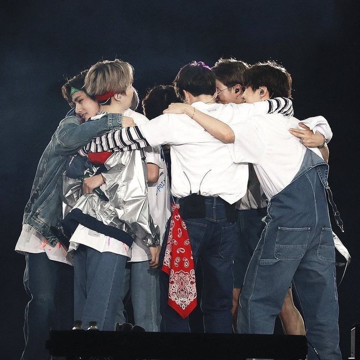 _kimte_V's tweet photo. No importan los grammys, pero otravez no quiero verlos tristes, se lo merecían, aunque ese premio es irrelevante, estoy orgullosa de ustedes, me gustaría consolarlos como ustedes lo hacen por mi y darles un abrazo, los amo.
 😞♥️
  #DoYouKnowBTS
#BTSARMY https://t.co/U0TuJhfOqd