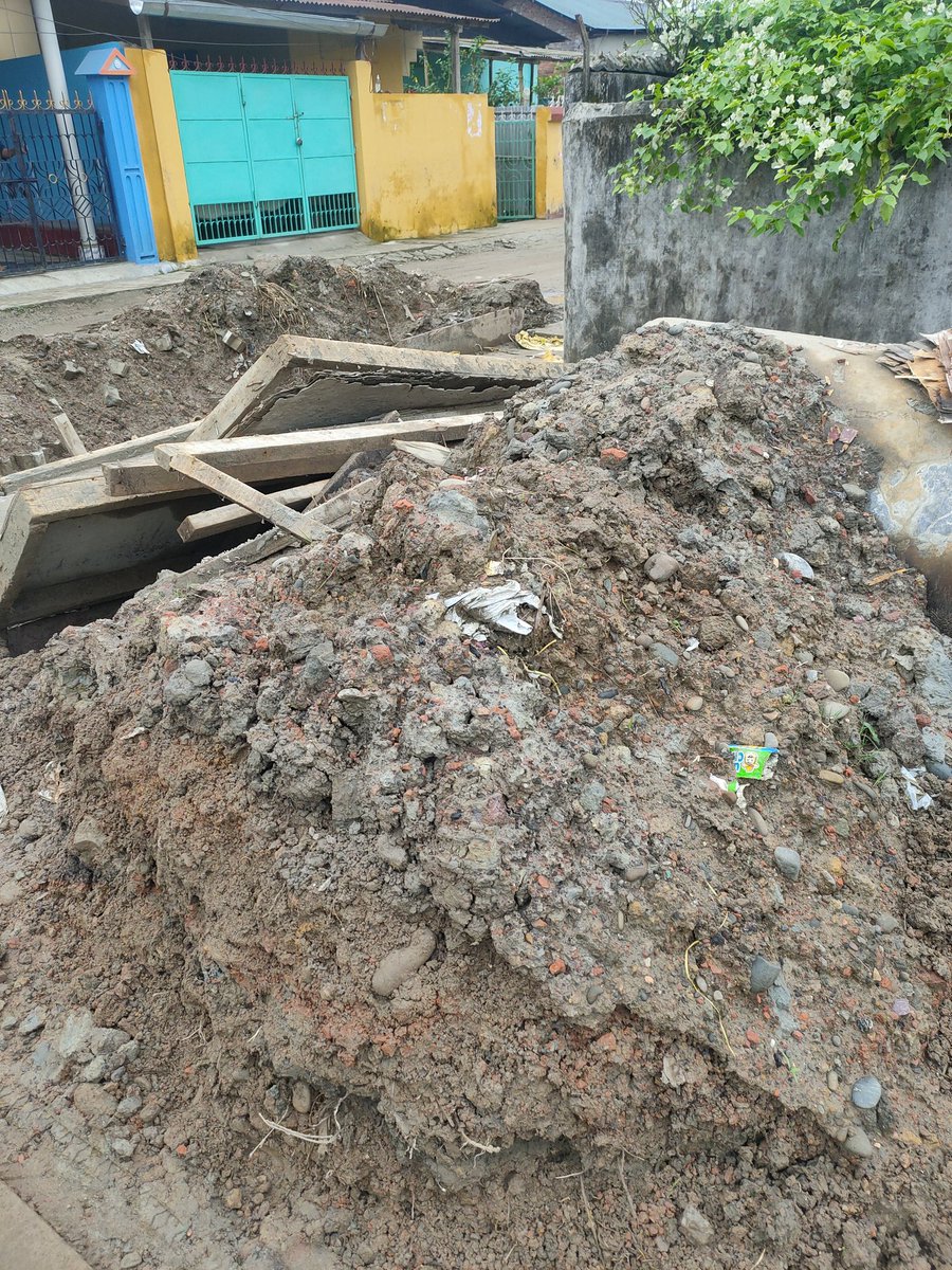KishhCh's tweet photo. Tinsukia, Ward II, Congress Colony.

Unless the govt is planning to drive tanks over this culvert, I don't see any valid reason why this has been left like this for over 10 days now. Just survived a fall over this pit.
@BjpAssamPradesh @NewsLiveGhy @AamAadmiParty @NELiveTV @ndtv https://t.co/EagDWDYGmm