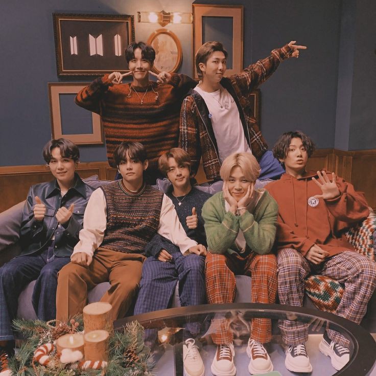 _kimte_V's tweet photo. No importan los grammys, pero otravez no quiero verlos tristes, se lo merecían, aunque ese premio es irrelevante, estoy orgullosa de ustedes, me gustaría consolarlos como ustedes lo hacen por mi y darles un abrazo, los amo.
 😞♥️
  #DoYouKnowBTS
#BTSARMY https://t.co/U0TuJhfOqd