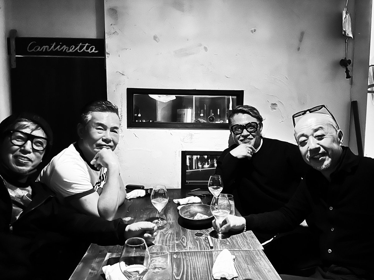 samsamcph1's tweet photo. 59歳の誕生会。
少し重めですが、話は軽い。

#interiordesign 
#interiorstyling 
＃interiordecor 
#interior 
#izumifurniture
#objectumcasa 
#yorozuyaizumi https://t.co/mCvJtjOvQK