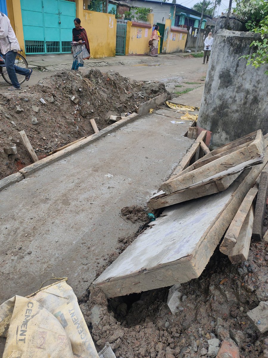 KishhCh's tweet photo. Tinsukia, Ward II, Congress Colony.

Unless the govt is planning to drive tanks over this culvert, I don't see any valid reason why this has been left like this for over 10 days now. Just survived a fall over this pit.
@BjpAssamPradesh @NewsLiveGhy @AamAadmiParty @NELiveTV @ndtv https://t.co/EagDWDYGmm