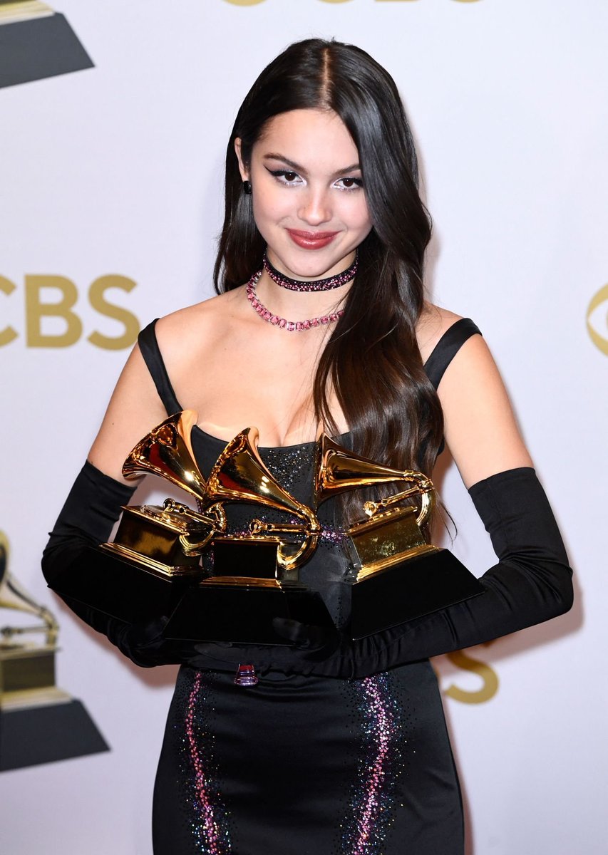 livbottololavia's tweet photo. olivia isabel rodrigo 3x grammy winner https://t.co/yao3oVkmJz