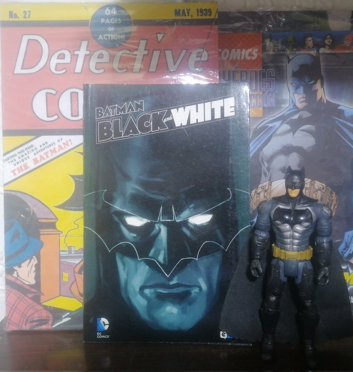 BlasphedD's tweet photo. Un 3 de abril de 1996 sale a la venta "Batman: Black and White #1". 
#RestoreTheSnyderVerse
#MakeTheBatfleckMovie
#IStandWithZackSnyder
#ZackSnyder
#UsUnited
#BlasphedDC
#DCWarriors
#SnyderWarriors https://t.co/uatW4WhuI7