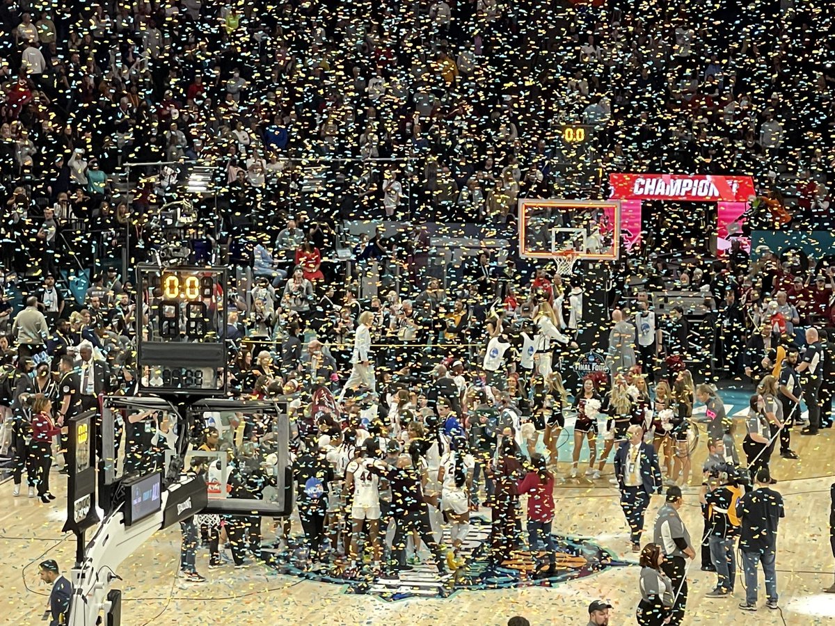 ameeks08's tweet photo. Best experience! Congratulations @dawnstaley and the SC Gamecocks! https://t.co/UW1Cp2ZxMD