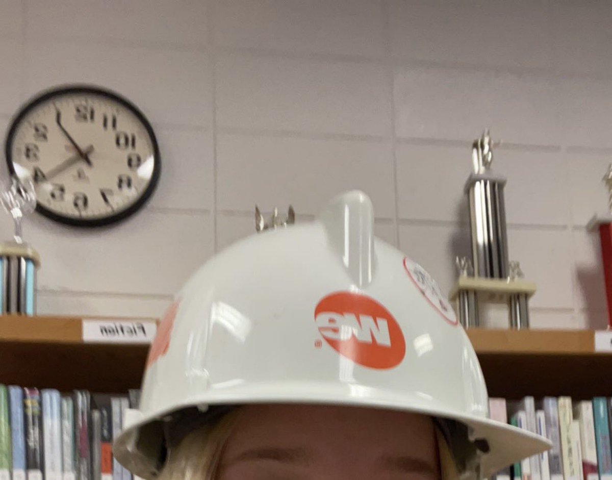 swaflac's tweet photo. my mom works for we energies which is a company that deals with natural gas as well as electricity. methane is one of the fossil fuels used to make energy! coal and oil are other fossil fuels that are common too! #apesenergy @franklinlorax https://t.co/gRqb29rjgF