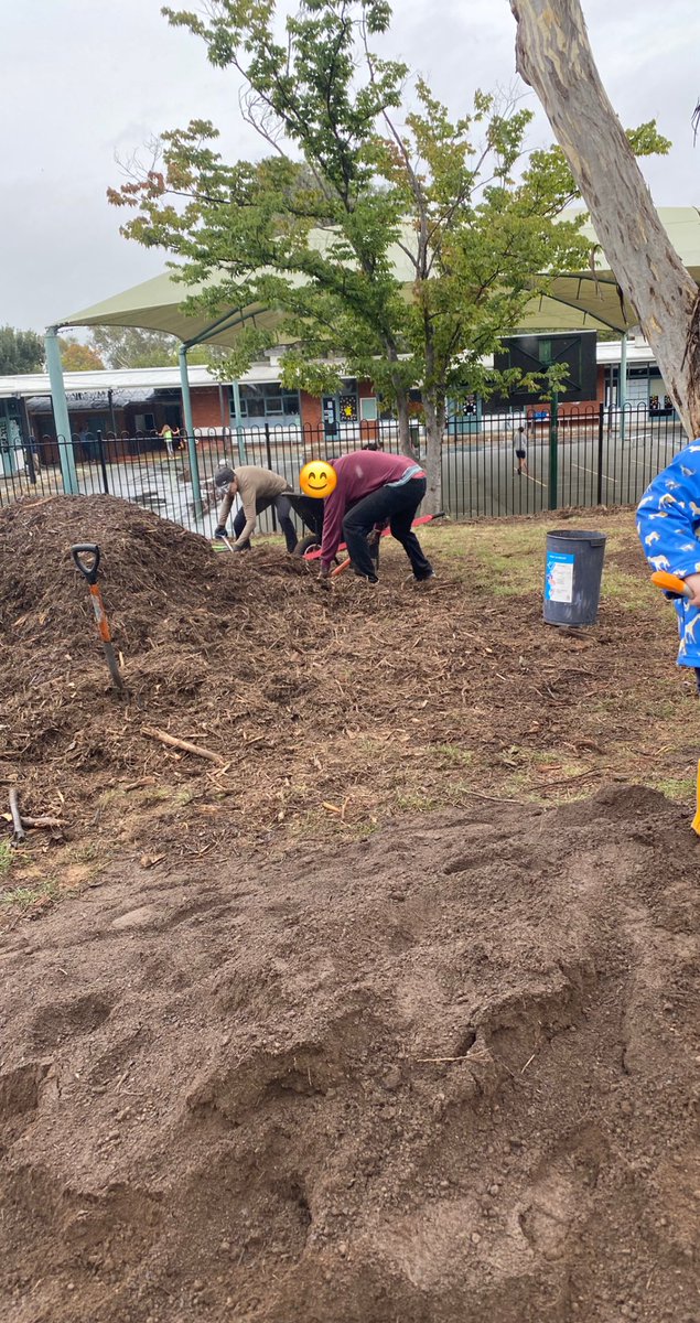 ZarahMason's tweet photo. My parish and old PS conducted a collaborative working bee for the first time in 10 years! I believe it is crucial for parochial schools to grow its partnership as it encourages Ss to strengthen their faith development and community engagement. #acuedu_p https://t.co/akDdpSQndm