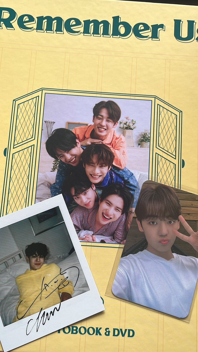 yuchaniday's tweet photo. collected my precious photobook thank u lisa @ACE94JUN ❤️

channie 🥺 https://t.co/xJB2hPJdeX
