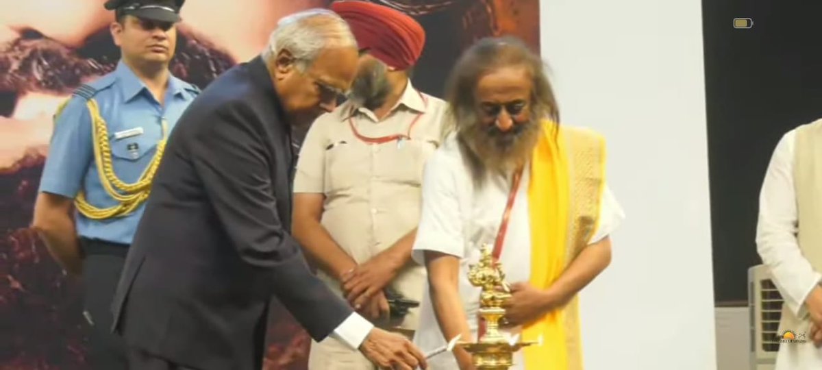 Nickjain5's tweet photo. Maha Satsang in the Divine presence of Gurudev Sri Sri Ravishankar Ji @SriSri with our honorable Governor of PUNJAB 
Mr.BanwariLal Purohit Ji .
Launch of The Wellness City. https://t.co/2qrM3YSYuA https://t.co/Yjh3ua7Mfq