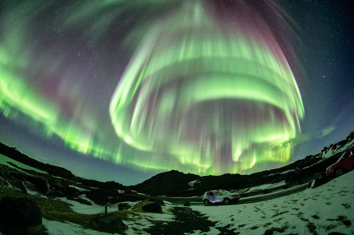 Magnifique !
J'apprends avec joie et fierté que mon "aurore vortex" est l'#APOD de ce jour. J'associe mon épouse <a href="/KateSuarez8374/">Kate Jacqueline Suarez</a>, et mes deux compagnons de voyage <a href="/jjkelner/">Jean-Jacques Kelner</a> et Laurent Dezeque à cette réussite.

#Islande #astronomie  #Aurore #NASA #lookup <a href="/Dacia_FR/">Dacia France</a>  <a href="/infoclimat/">Asso Infoclimat</a>