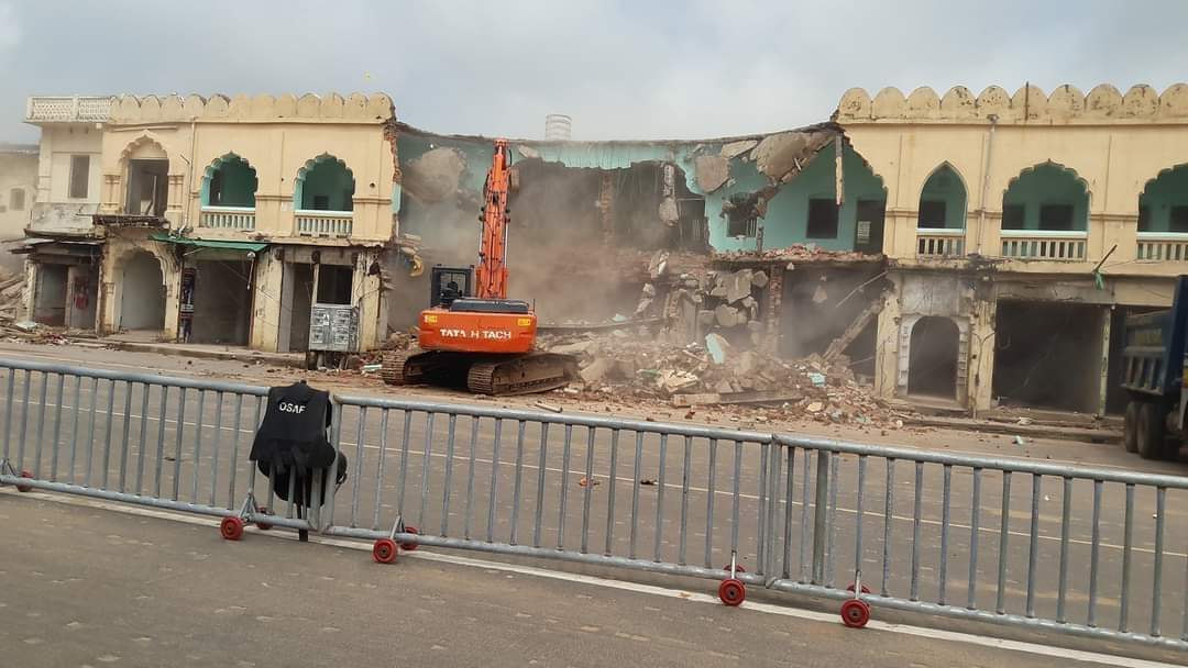 RusirajP's tweet photo. 1. 800 year Emara Matha 
2. Uttar Parswa Matha 
3. Bada Akhada Matha 
4. 100 year old Raghunandan Library &amp; many more.
These Heritages were demolished to build 4 Public Toilets  ..... 
#SaveJagannathTemple https://t.co/c6ci6uPxlP